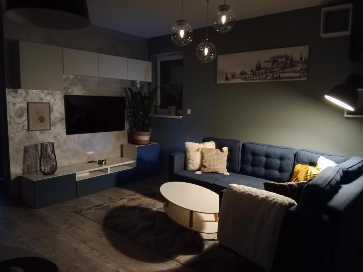Apartament Na Zielonej Z Tarasem Apartment Pila Bagian luar foto