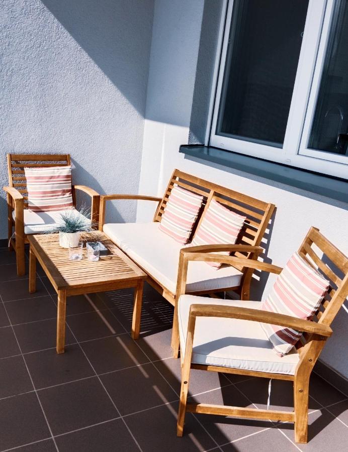 Apartament Na Zielonej Z Tarasem Apartment Pila Bagian luar foto