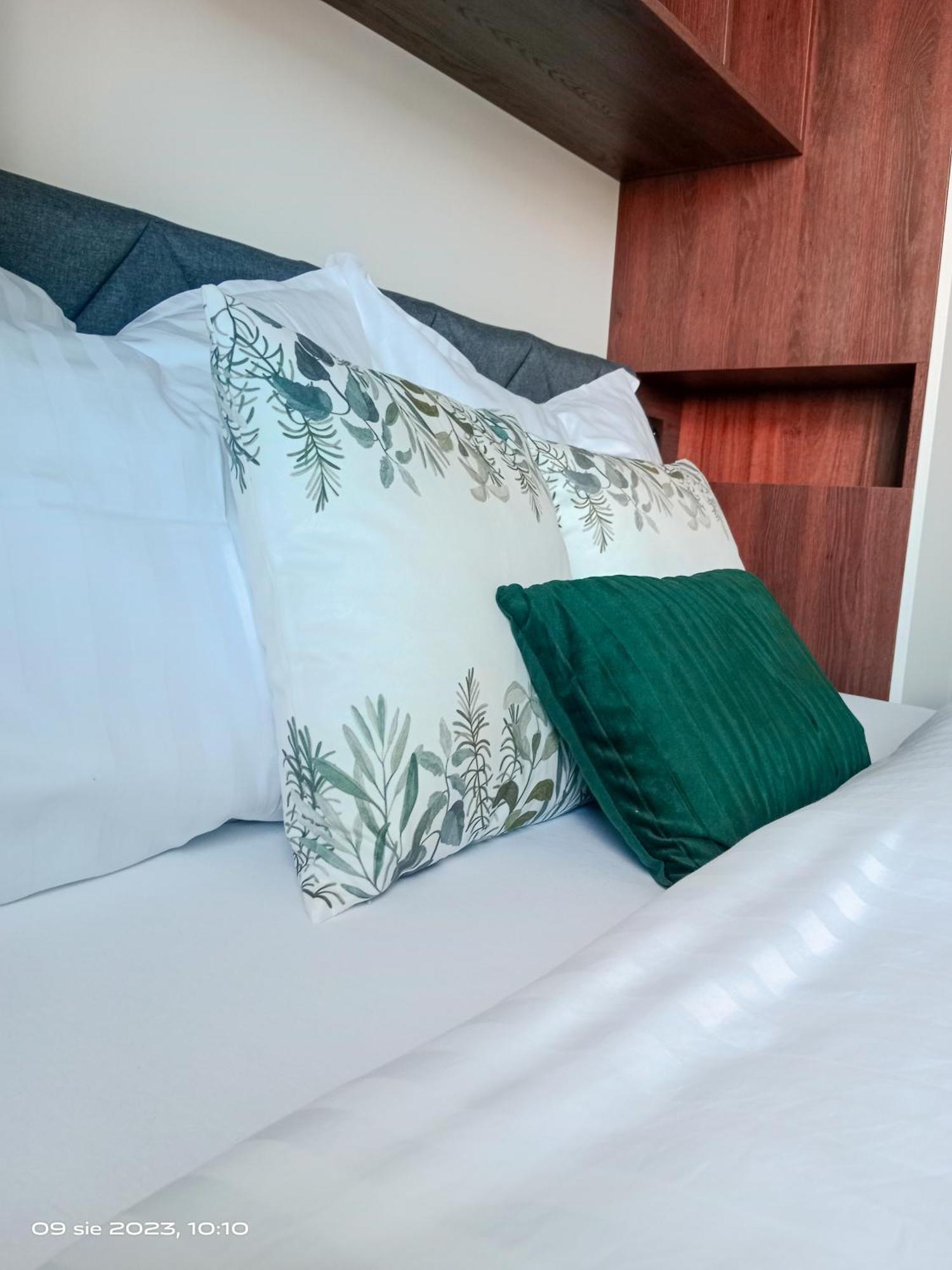 Apartament Na Zielonej Z Tarasem Apartment Pila Bagian luar foto